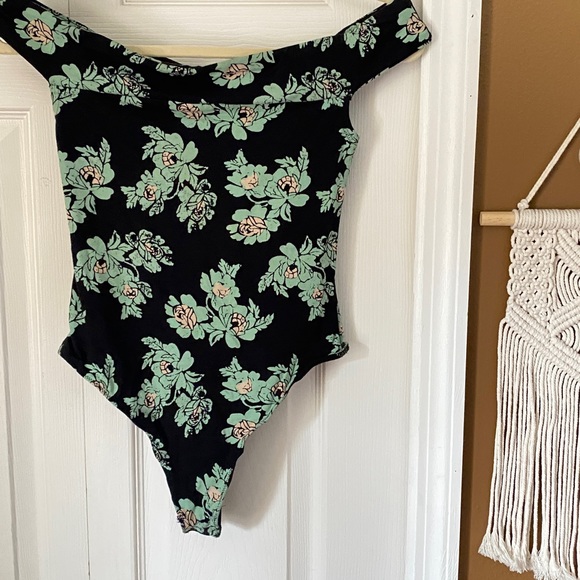 SOLD ON INSTA - Picture 2 of 3